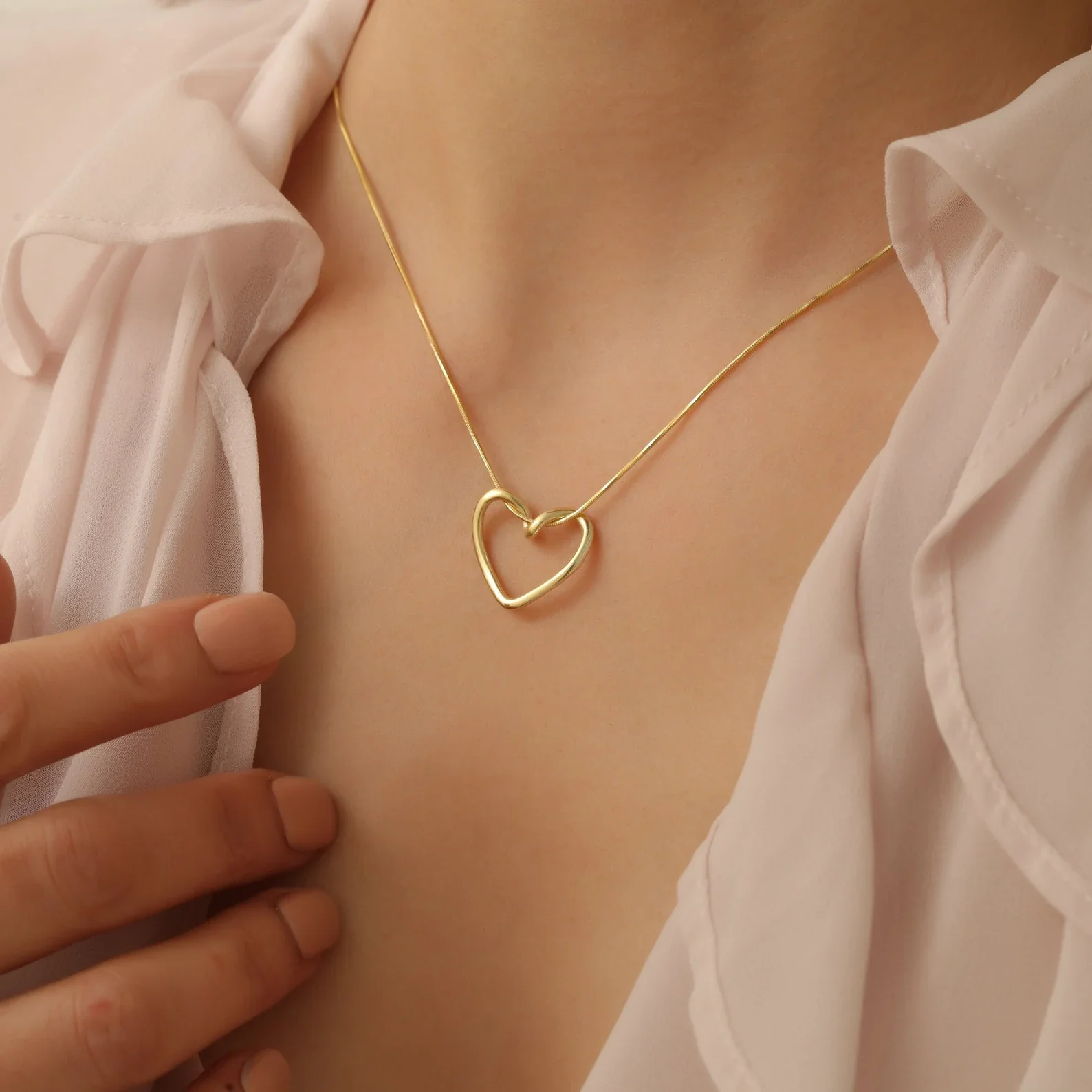 Dainty Heart Necklace - Image 3