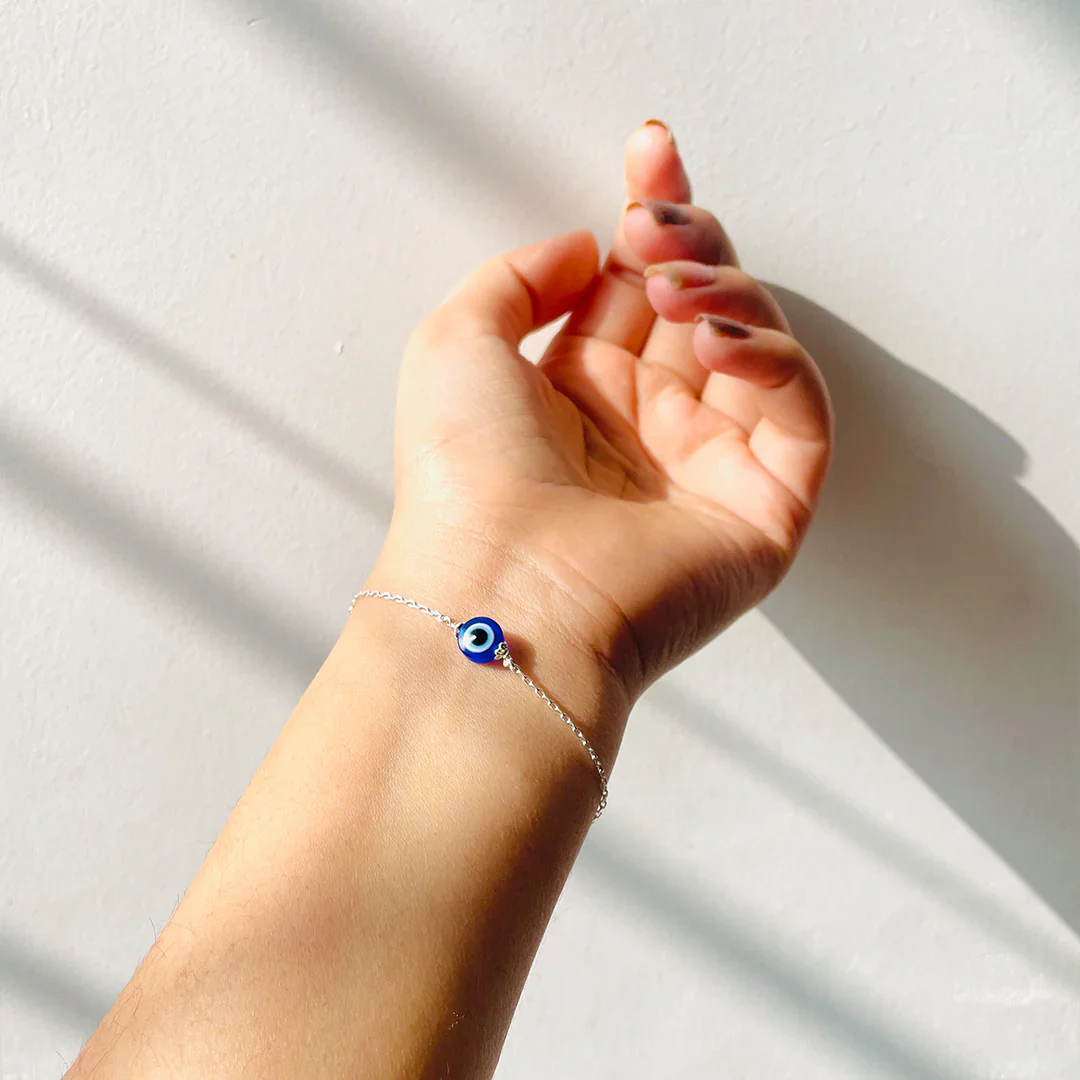 Sleek Chain Evil Eye Women's Bracelet - Image 3